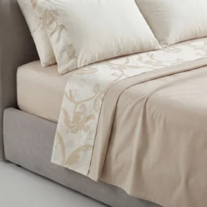 Raso con bordo beige