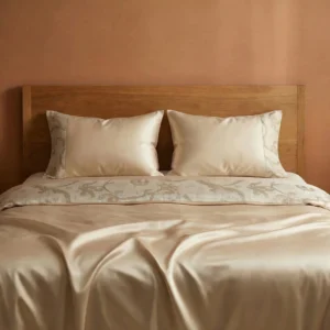 Trapunta in raso beige
